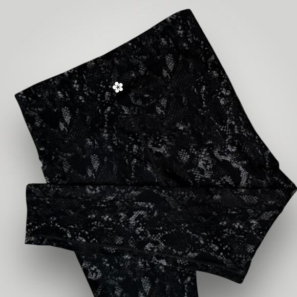TUFF ATHLETICS NEW YOGA LEGGINGS BLACK GRAY SNAKESKIN PRINT MEDIUM - Picture 2 of 9